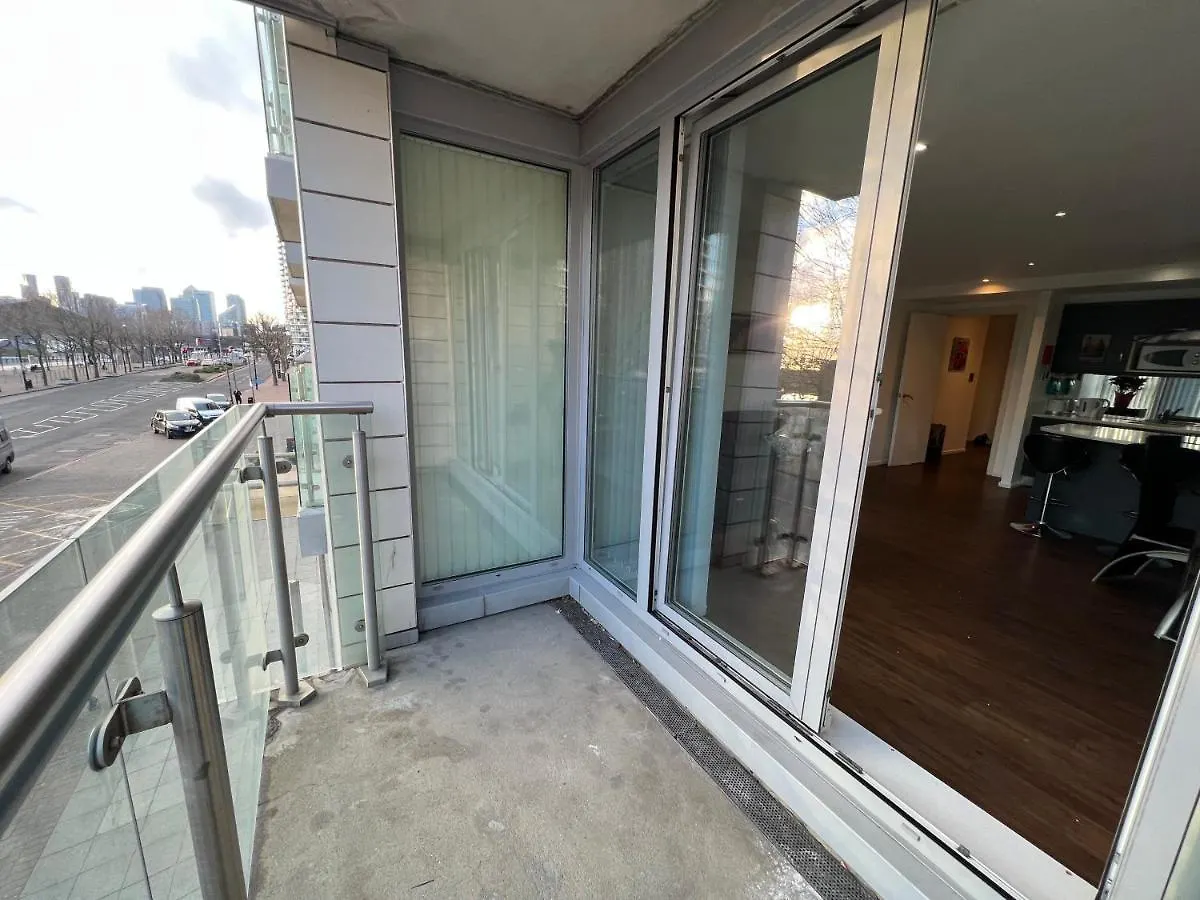 Royal Victoria Flat2 Apartment London