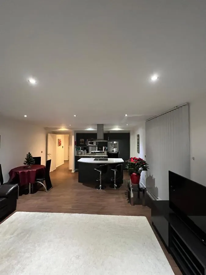 Royal Victoria Flat2 Apartment London