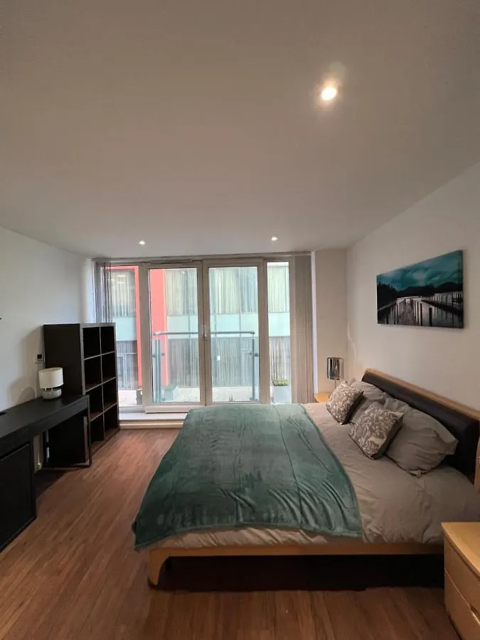 Royal Victoria Flat2 Apartment London