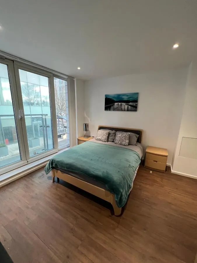 Royal Victoria Flat2 Apartment London