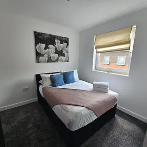 Panoramic City Views, Free Wifi, Canary Wharf Penthouse Apartment