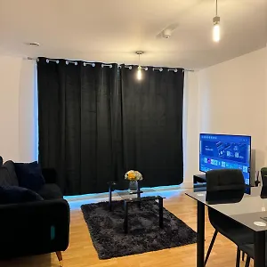 Spacious 2 Bedrooms In Stratford Apartment