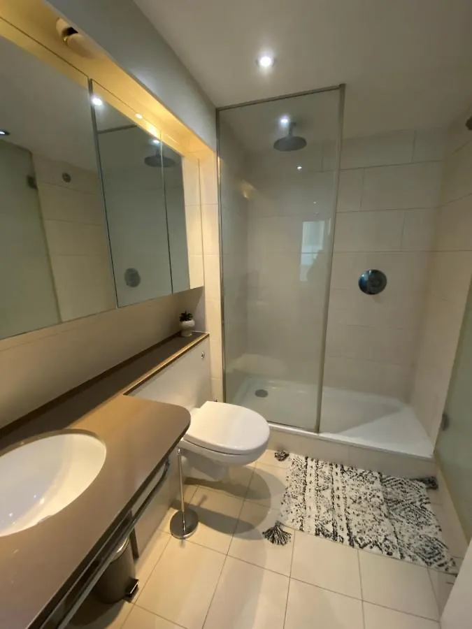 Royal Victoria Flat2 Apartment London